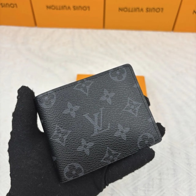 Black Monogram Bifold Wallet Q01 product presentation