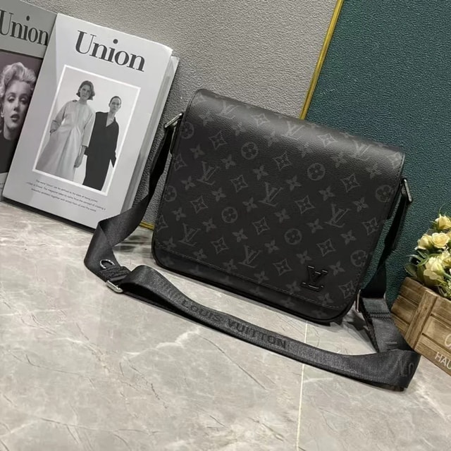 Black Monogram Messenger Bag Q16 product presentation