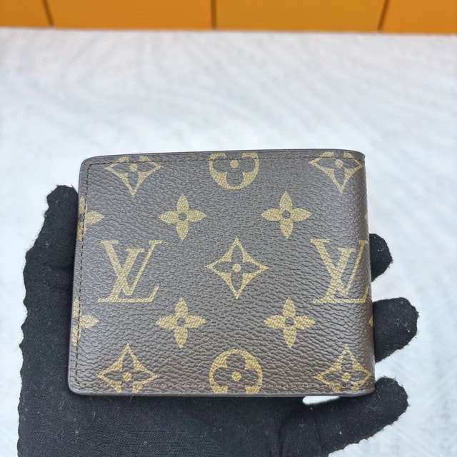Brown Monogram Bifold Wallet Q02 product presentation