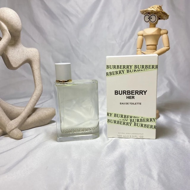 Burberry Her Eau de Toilette product presentation