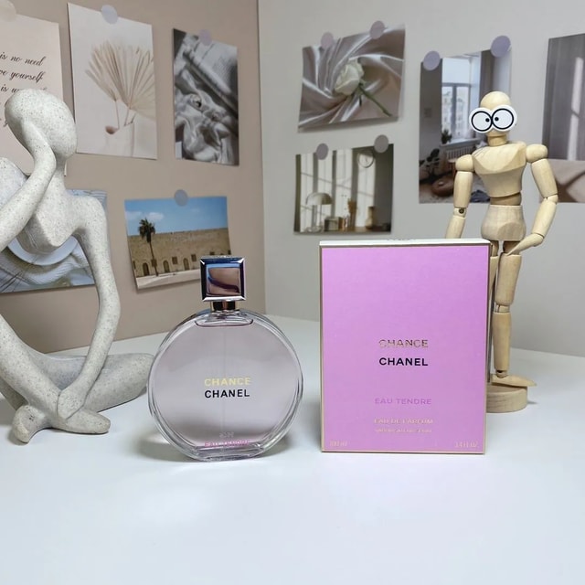 Chanel Chance Eau Tendre product presentation