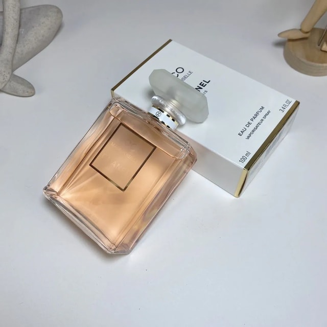 Chanel Coco Mademoiselle Eau de Parfum product presentation