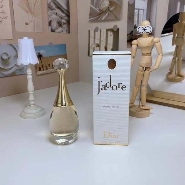 Dior J’adore Eau de Parfum product presentation