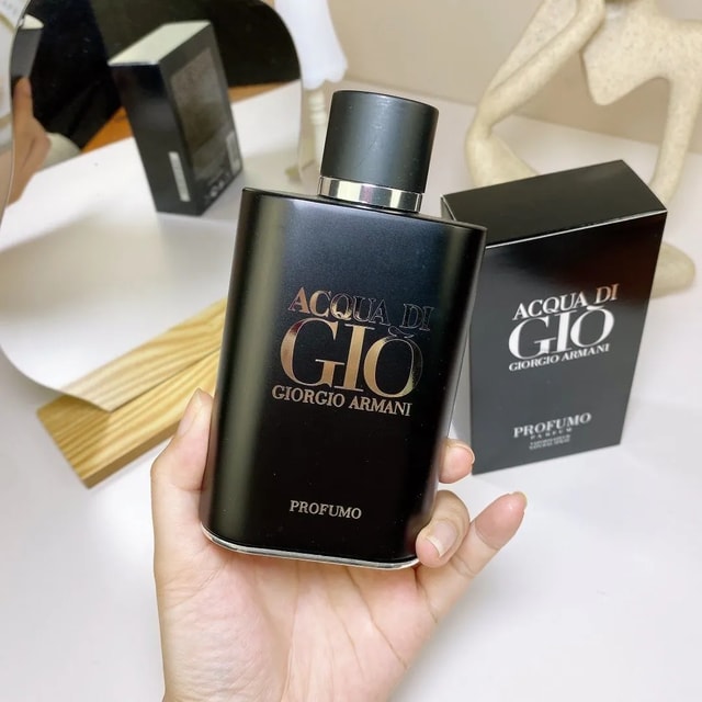 Giorgio Armani Acqua di Giò Profondo Parfum product presentation