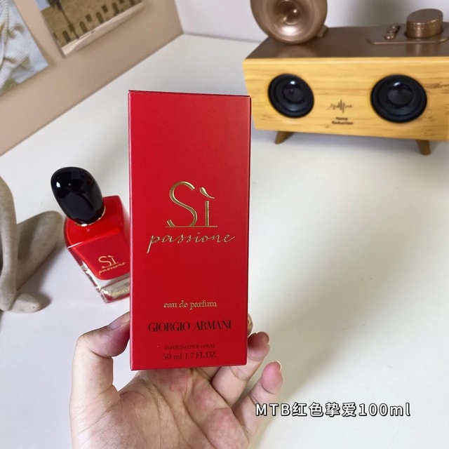 Giorgio Armani Sì Passione Eau de Parfum product presentation