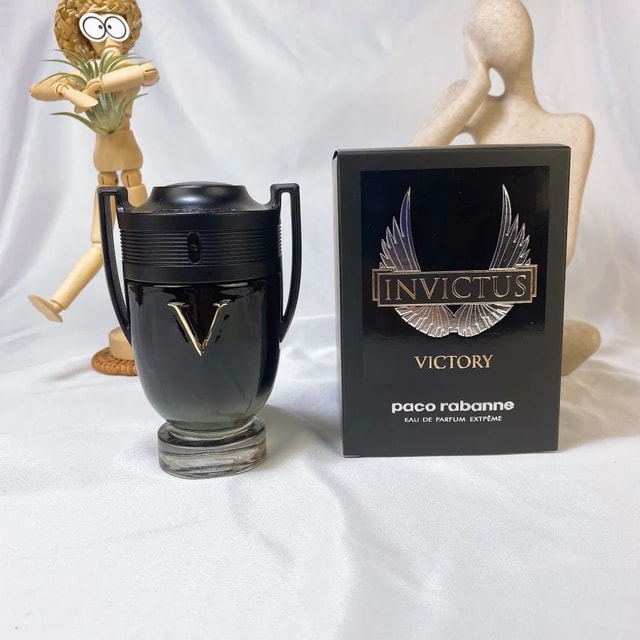 Paco Rabanne Invictus Victory Eau de Parfum Extrême product presentation