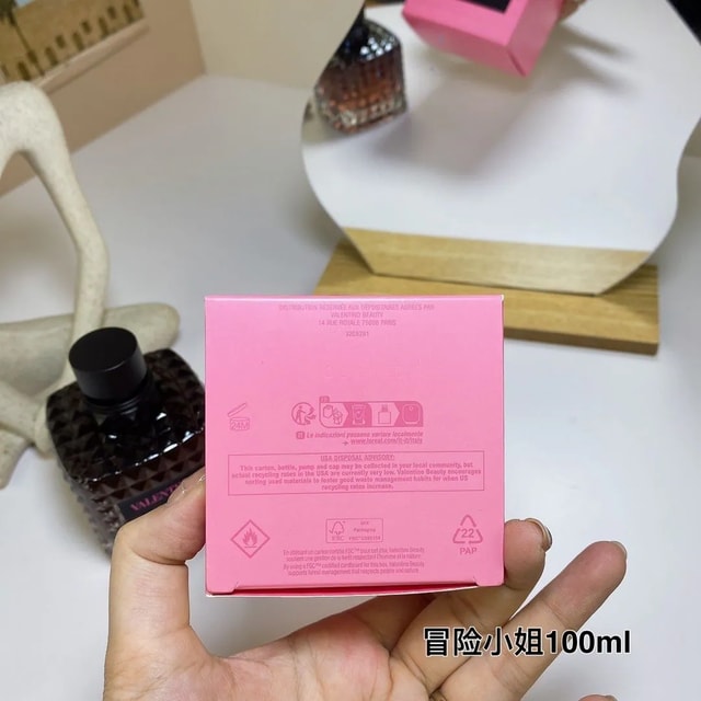 Valentino Donna Born in Roma Intense product presentation