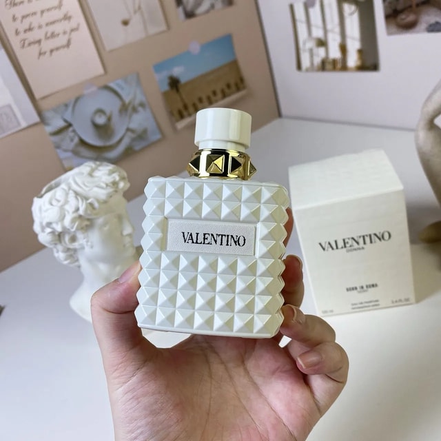 Valentino Donna Born in Roma product presentation