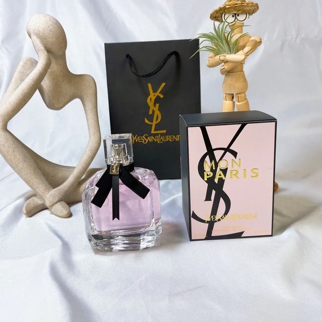 Yves Saint Laurent Mon Paris Eau de Parfum product presentation