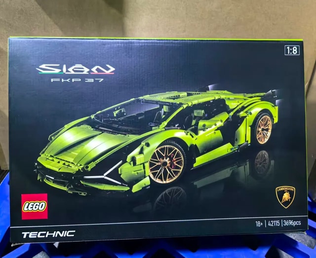 LEGO Technic Lamborghini Sián FKP 37 set 42115 box photographed for MINJI wholesale review