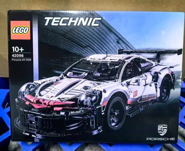 LEGO Technic Porsche 911 RSR set 42096 white red and black box