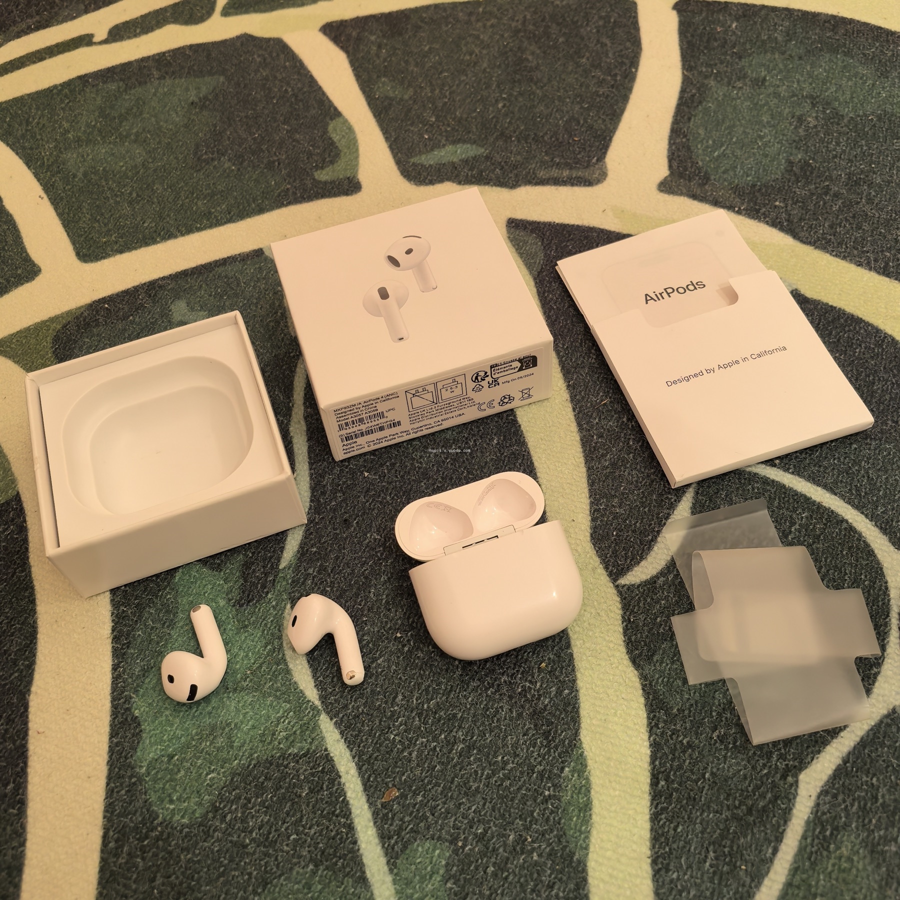 AirPods 4 product view 5