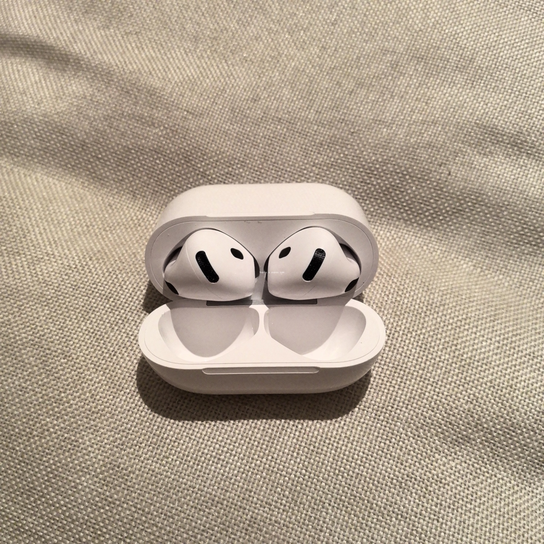 AirPods 4 product view 6