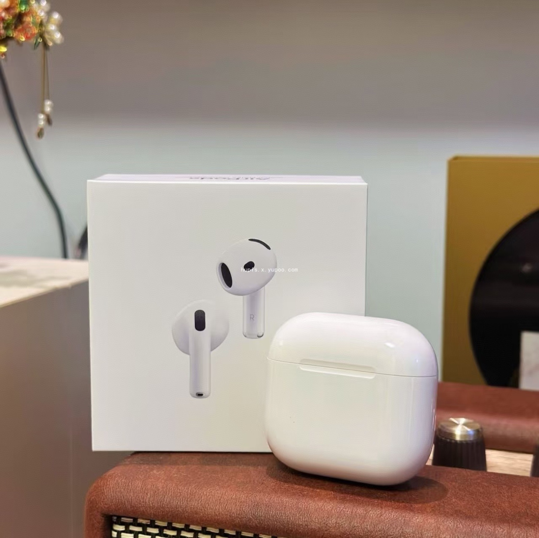 AirPods 4 product view 7