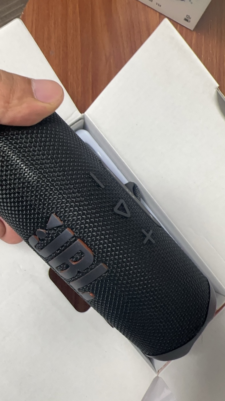 JBL Flip 7 product view 3