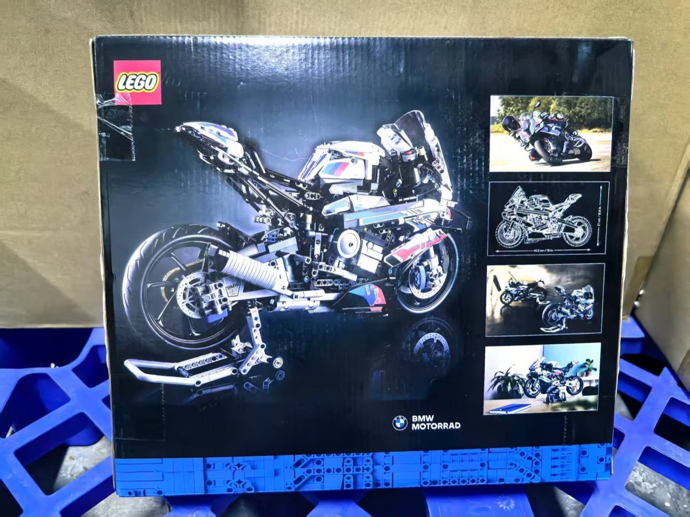 BMW M 1000 RR product view 1
