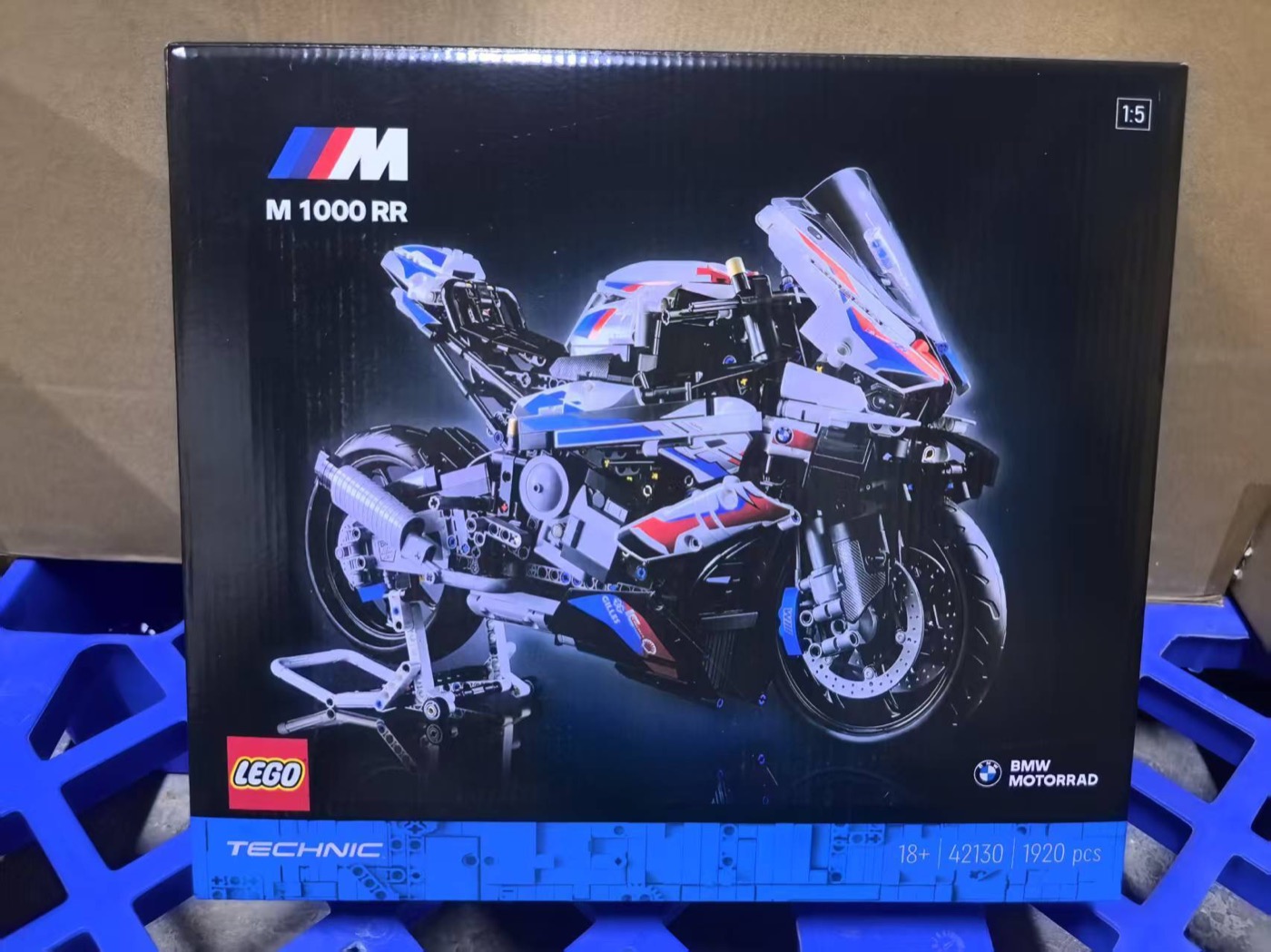 BMW M 1000 RR product view 2