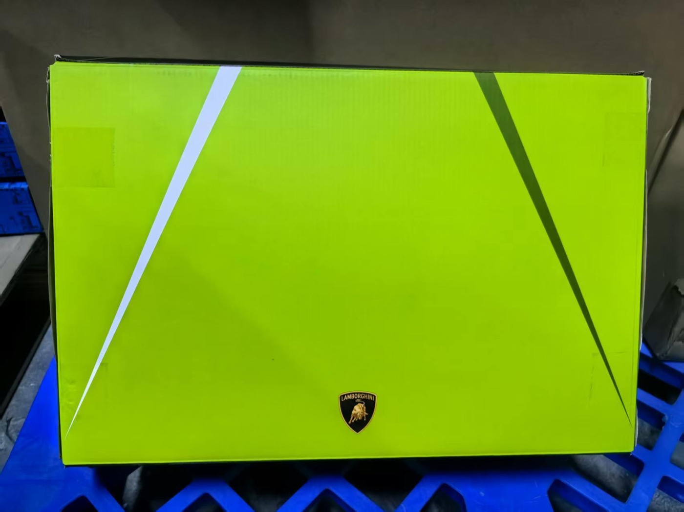 Lamborghini Sián FKP 37 product view 2