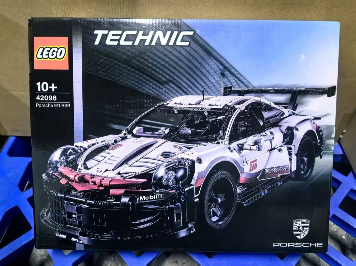 Porsche 911 RSR product view 1