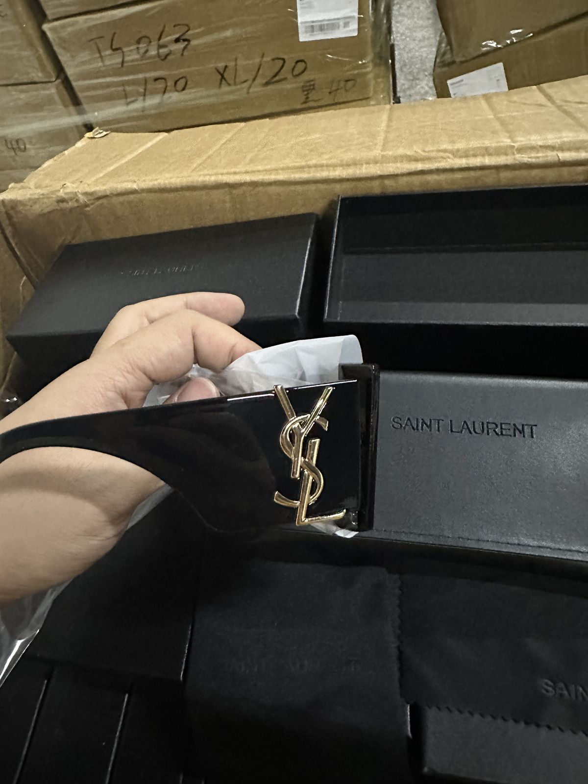G02 Wide-Temple Square Sunglasses product view 2