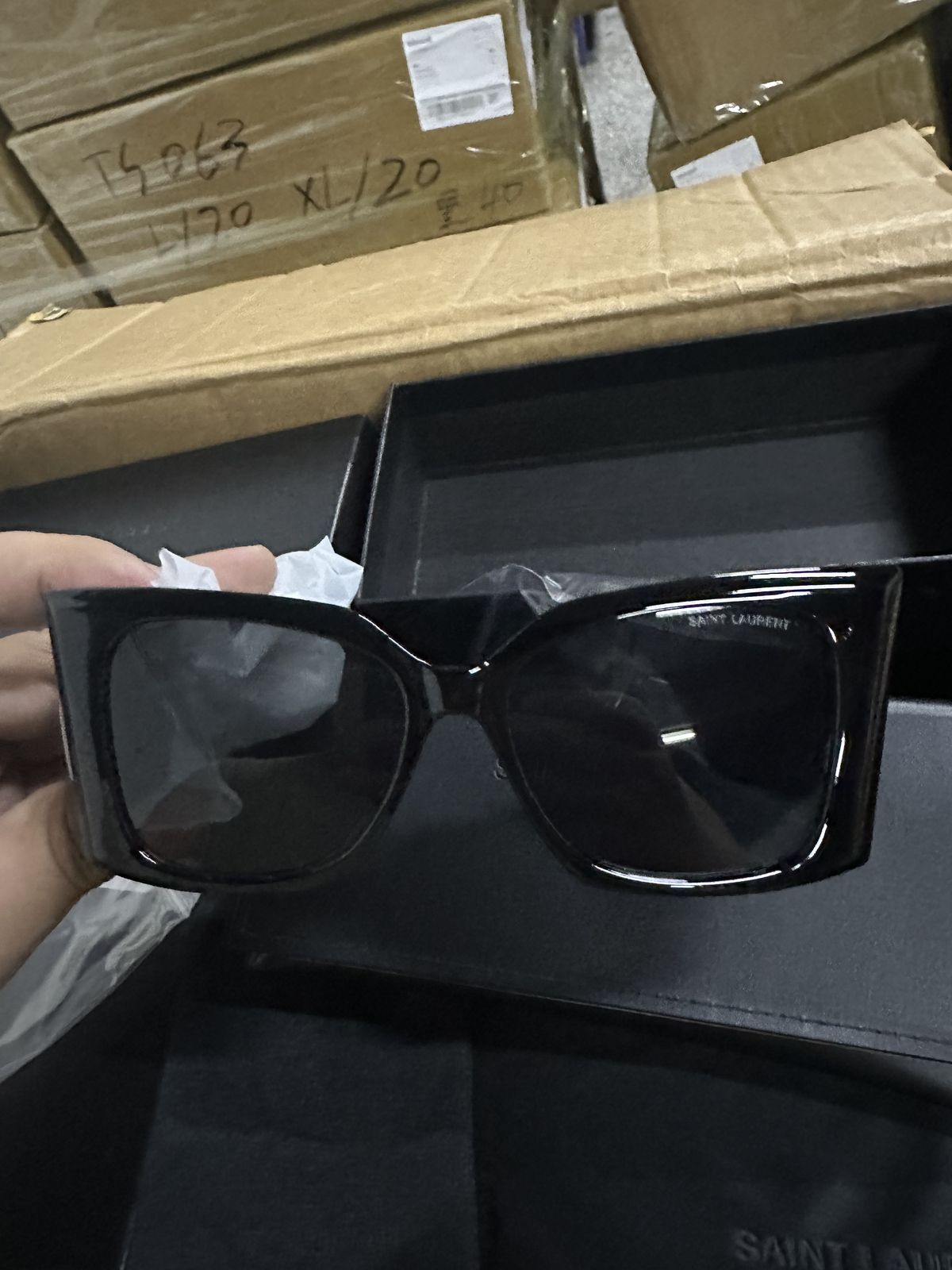 G02 Wide-Temple Square Sunglasses product view 3