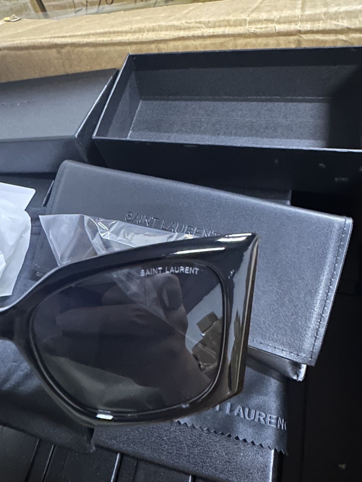 G02 Wide-Temple Square Sunglasses product view 4