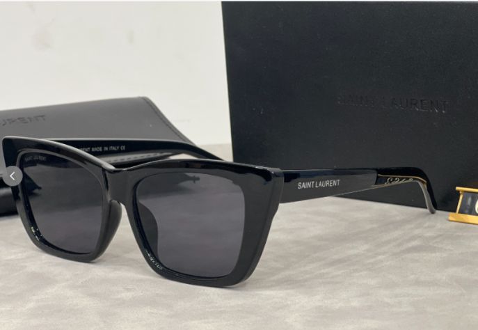 G05 Classic Square Sunglasses product view 1