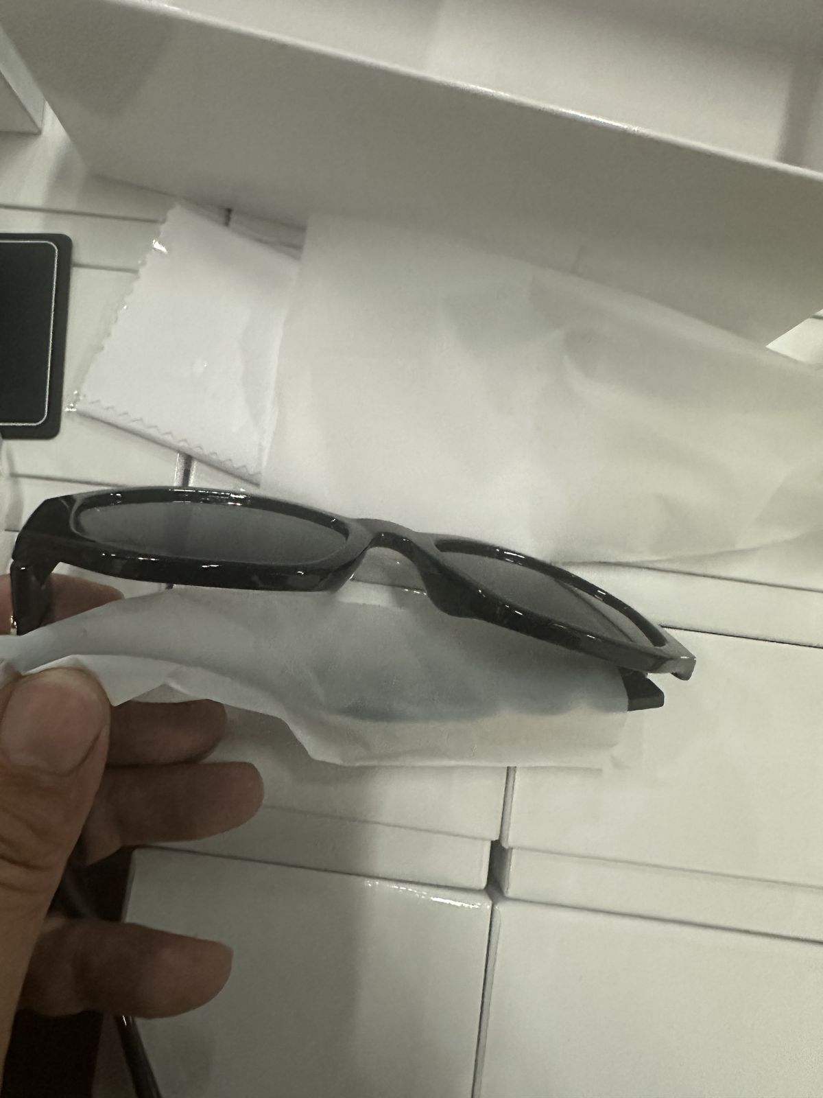 G15 Medallion Oval Sunglasses product view 3