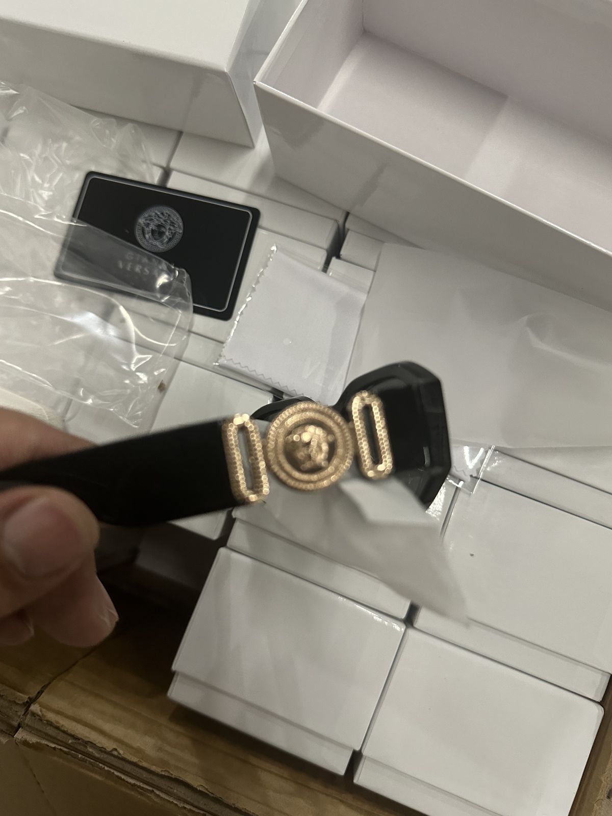 G15 Medallion Oval Sunglasses product view 4