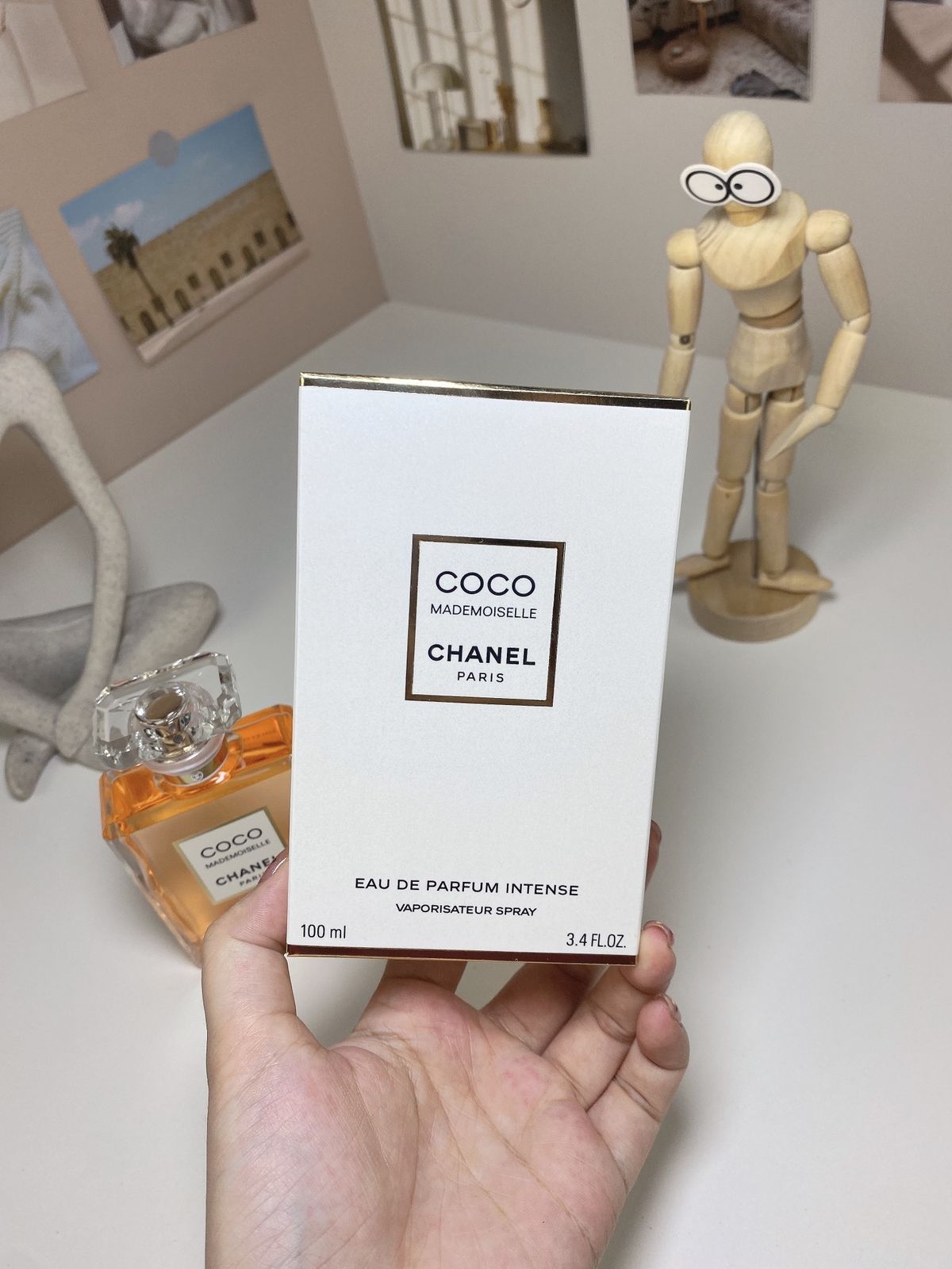 Chanel Coco Mademoiselle Eau de Parfum Intense product view 2