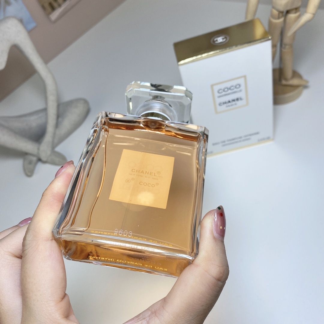 Chanel Coco Mademoiselle Eau de Parfum Intense product view 4