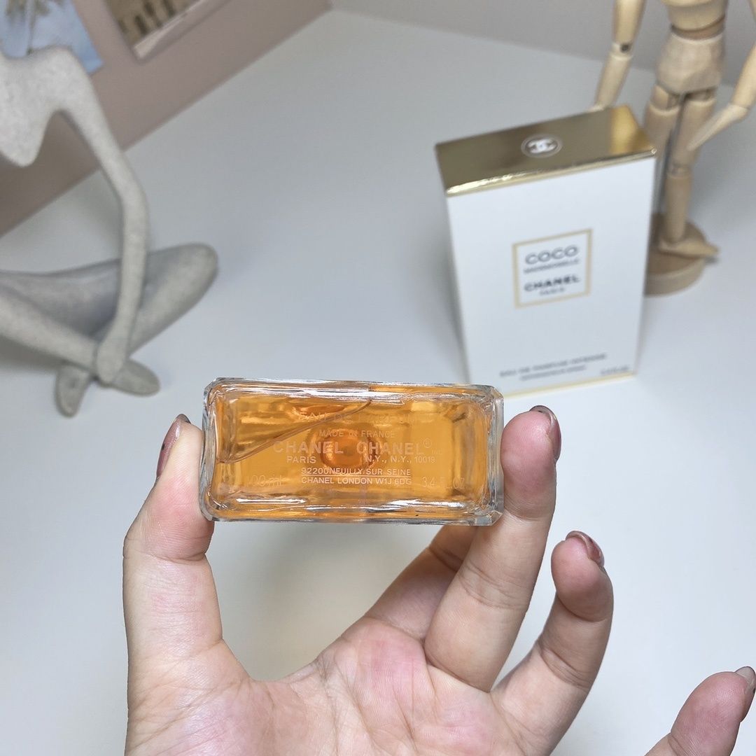 Chanel Coco Mademoiselle Eau de Parfum Intense product view 8