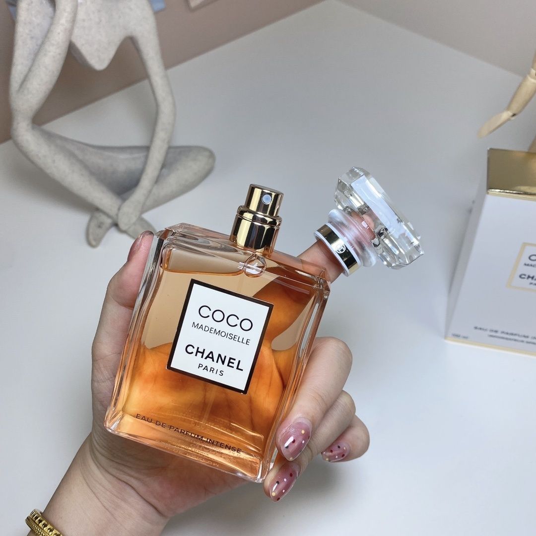 Chanel Coco Mademoiselle Eau de Parfum Intense product view 9