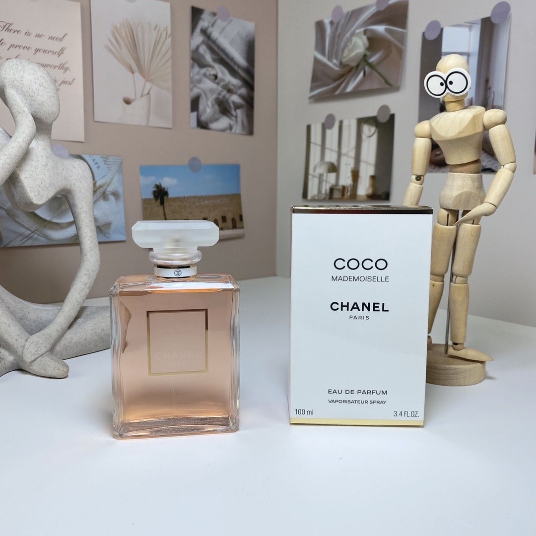 Chanel Coco Mademoiselle Eau de Parfum product view 2