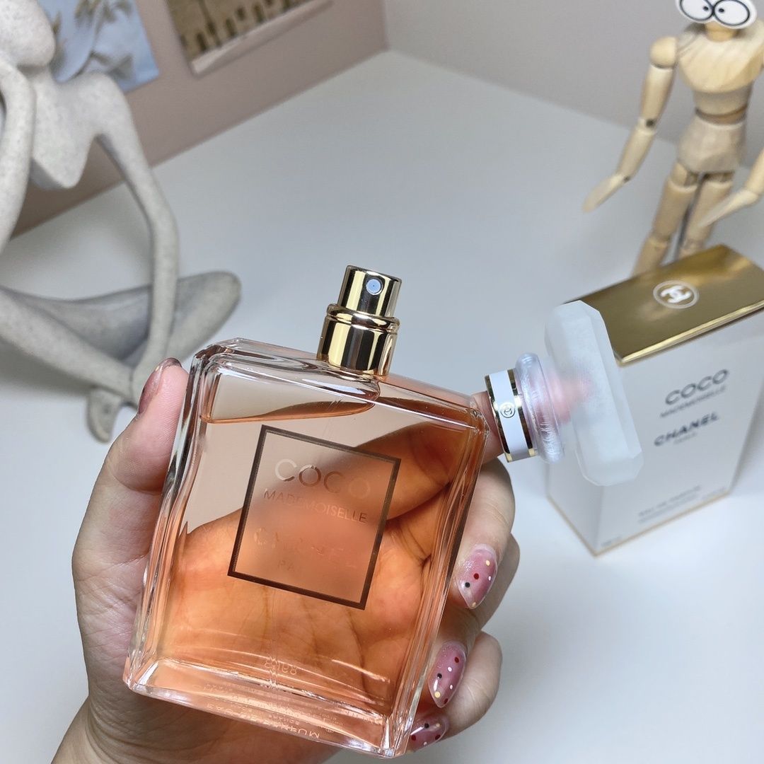 Chanel Coco Mademoiselle Eau de Parfum product view 3