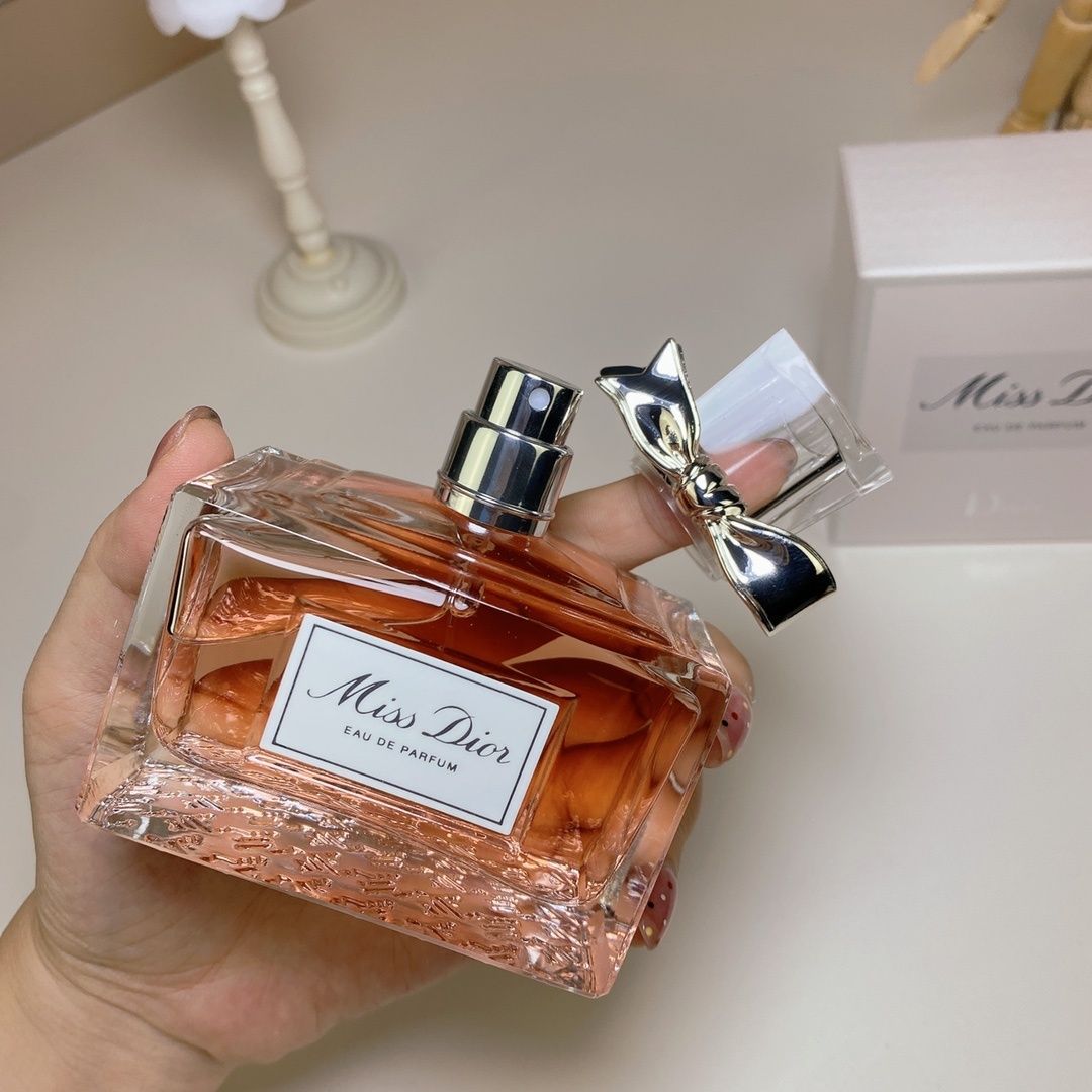 Miss Dior Eau de Parfum product view 3