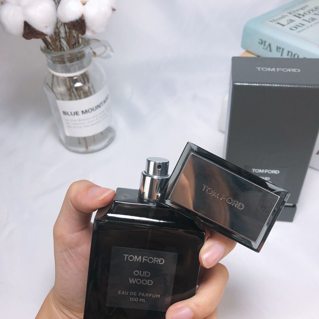 Tom Ford Oud Wood product view 3