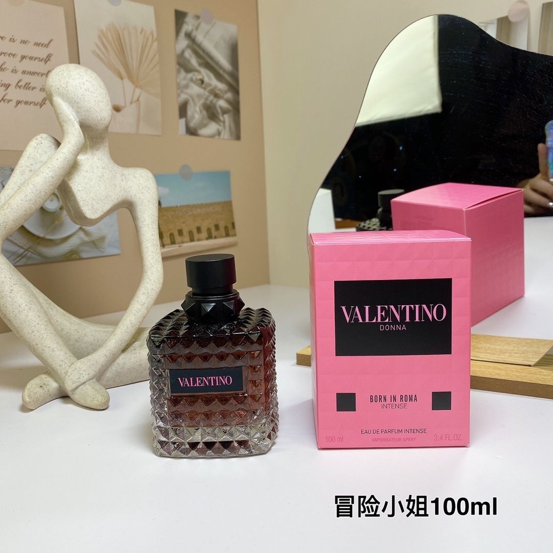 Valentino Donna Born in Roma Intense product view 9