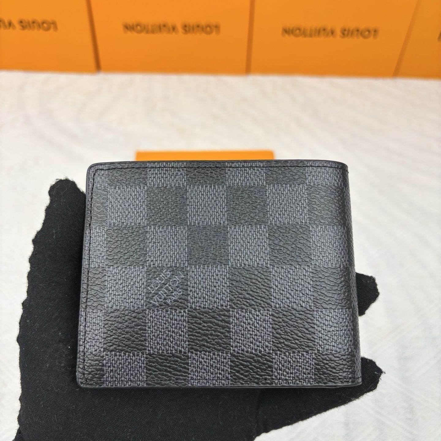 Black Checker Bifold Wallet Q04 product view 1