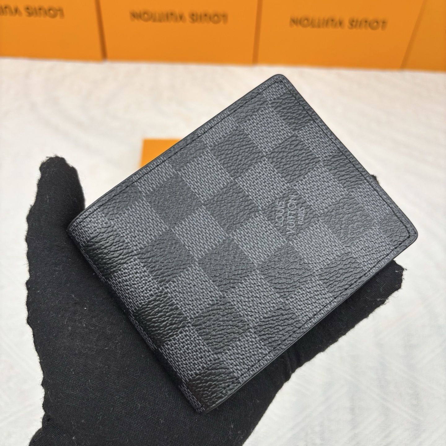 Black Checker Bifold Wallet Q04 product view 2