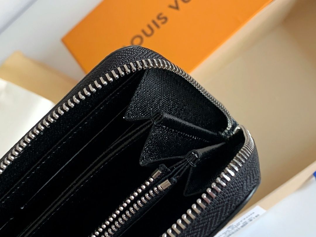 Black Checker Zip-Around Long Wallet Q08 product view 3