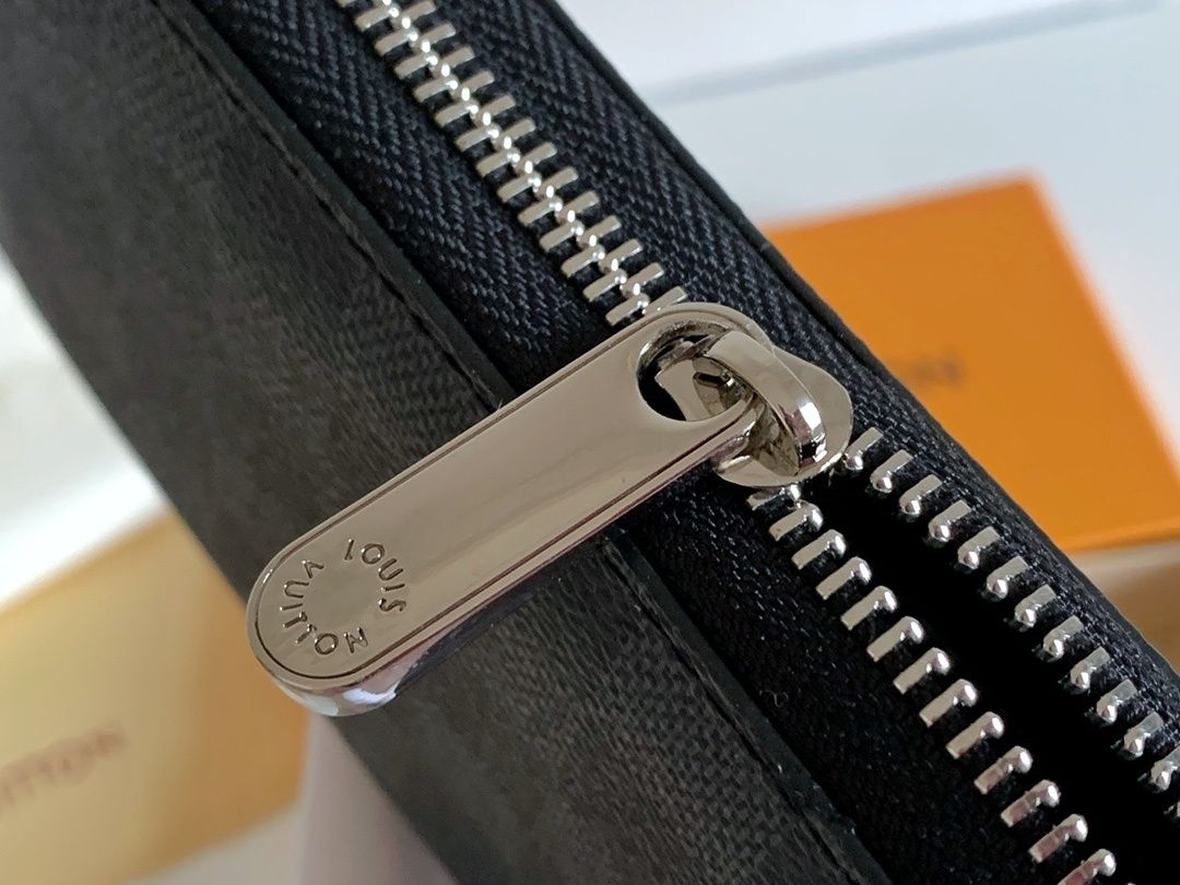 Black Checker Zip-Around Long Wallet Q08 product view 4