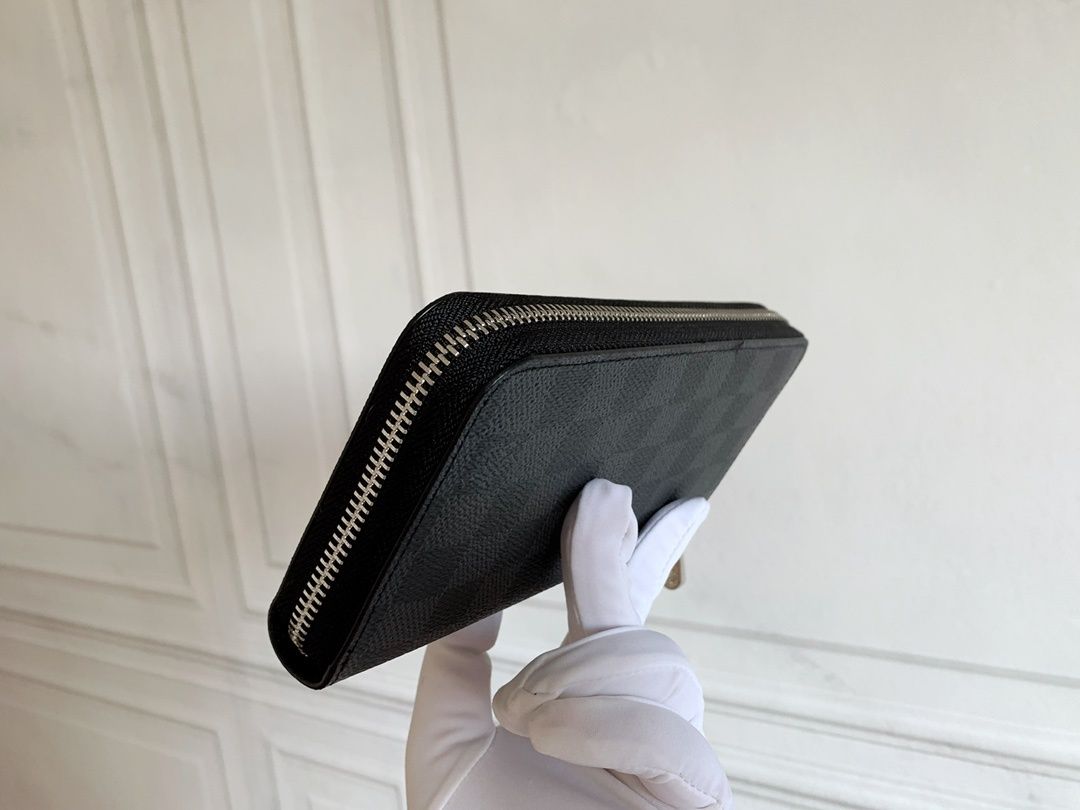 Black Checker Zip-Around Long Wallet Q08 product view 9