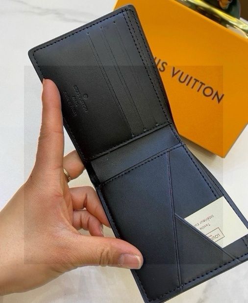 Black Embossed Monogram Bifold Wallet Q03 product view 3