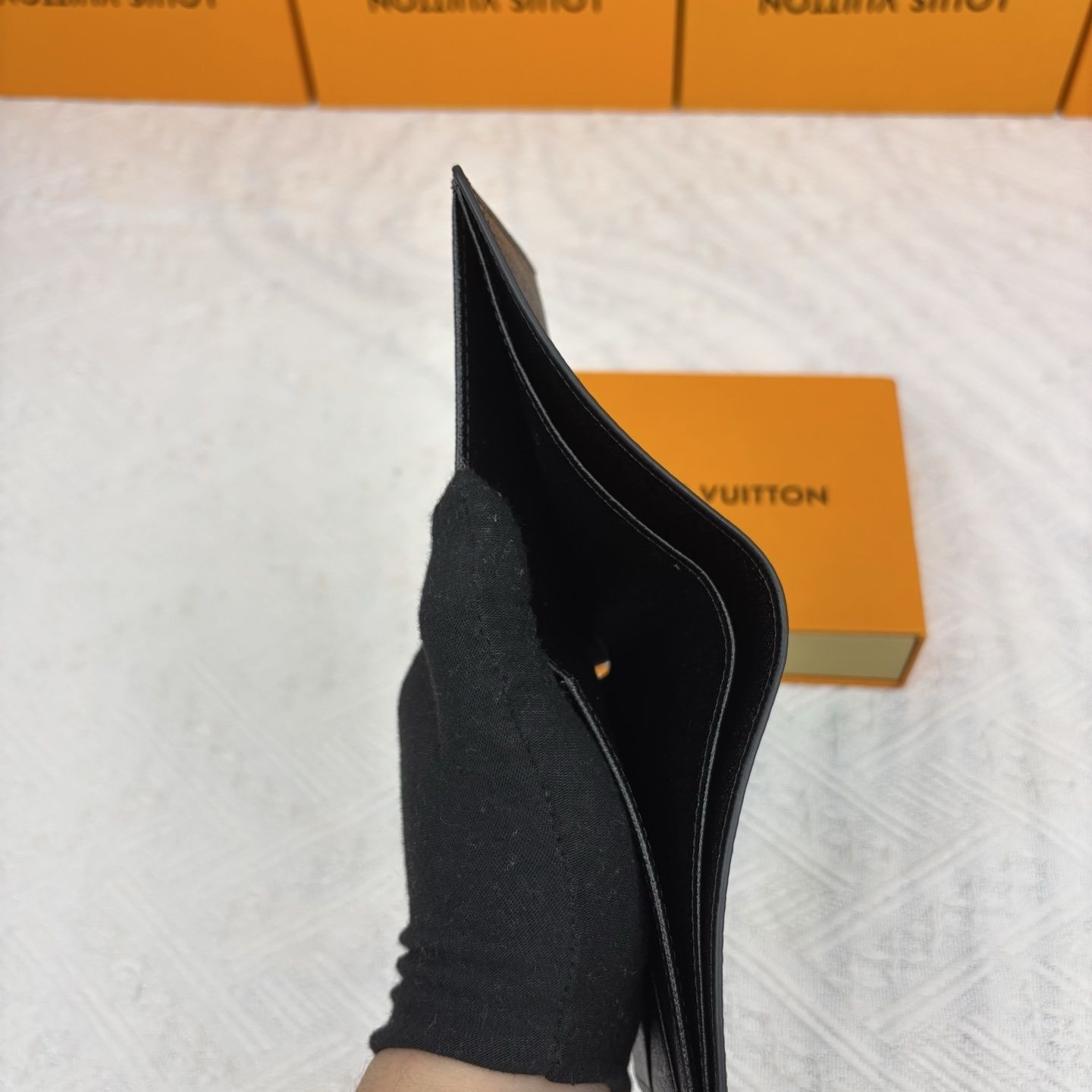 Black Monogram Bifold Wallet Q01 product view 5