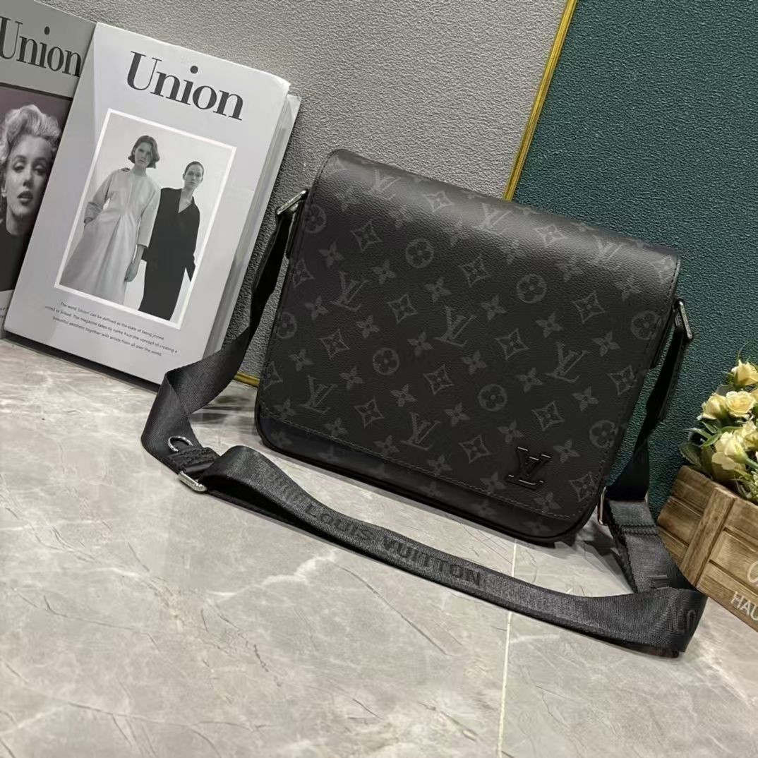 Black Monogram Messenger Bag Q16 product view 1