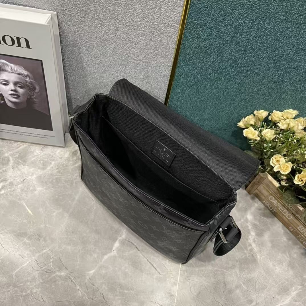 Black Monogram Messenger Bag Q16 product view 2