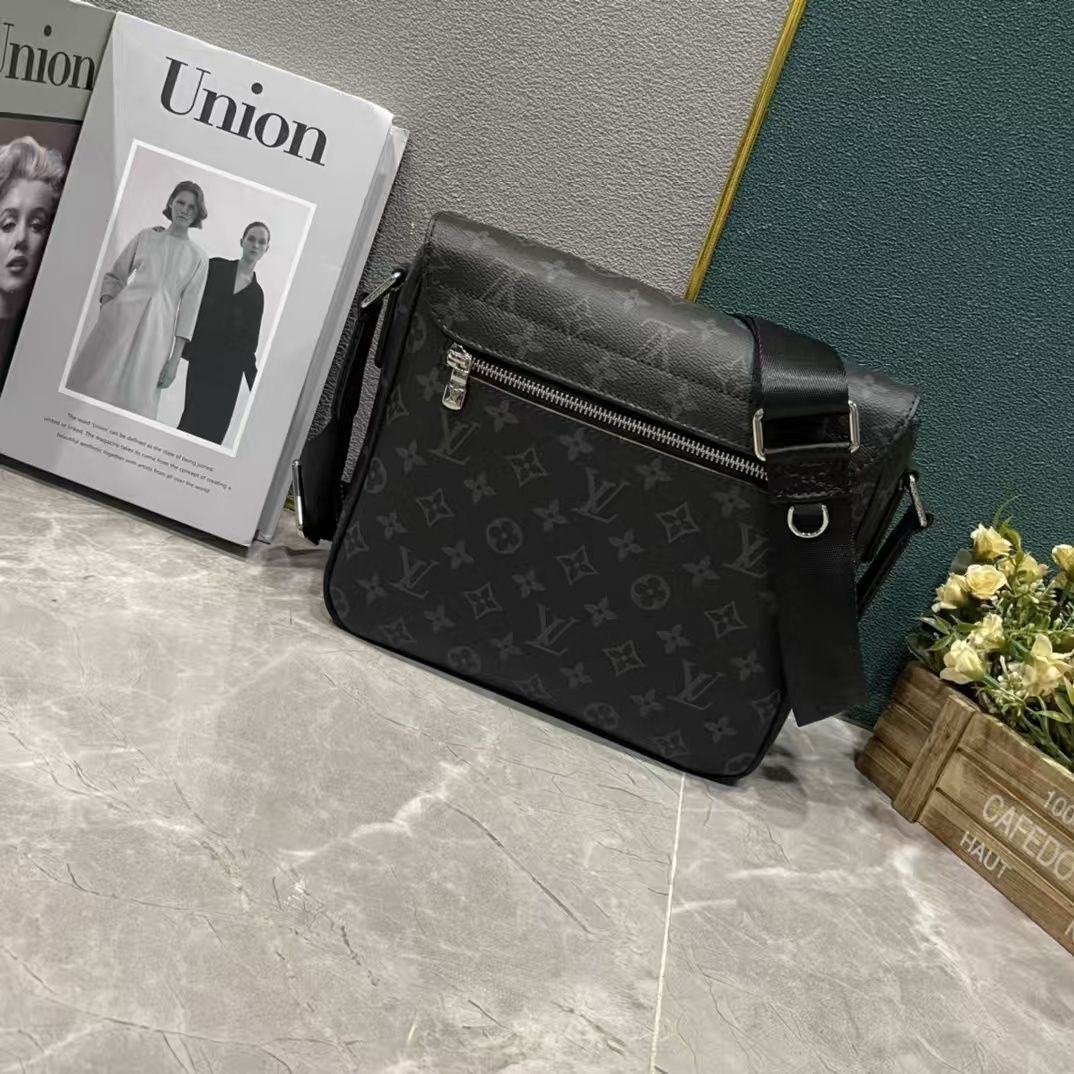 Black Monogram Messenger Bag Q16 product view 5