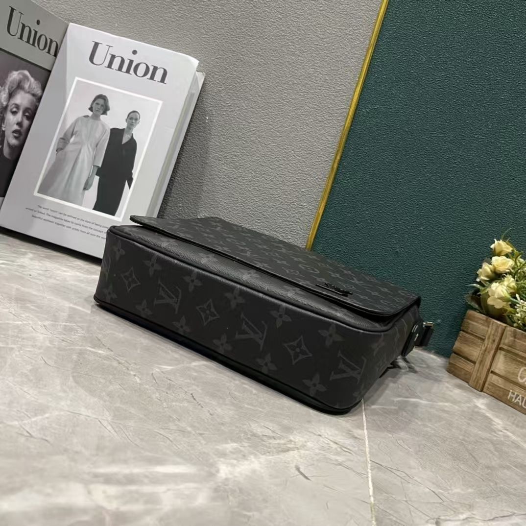 Black Monogram Messenger Bag Q16 product view 6