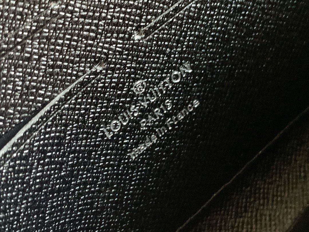 Black Monogram Zip-Around Long Wallet Q05 product view 4